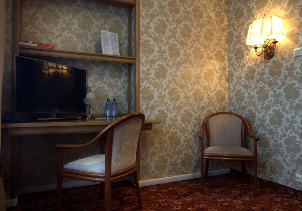 Hotel Płock Buitenkant foto