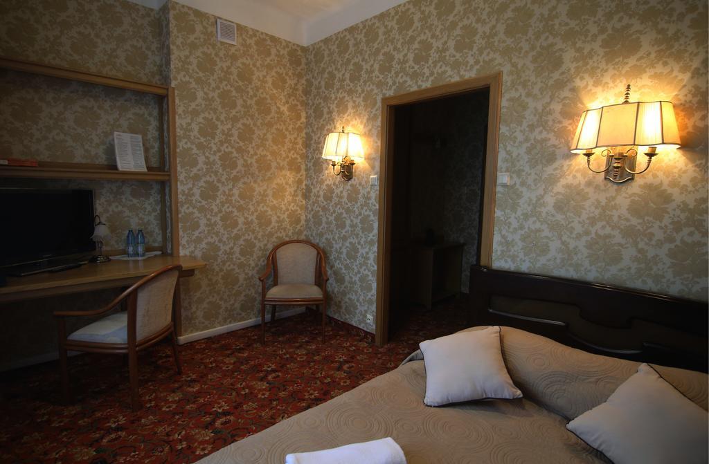 Hotel Płock Buitenkant foto