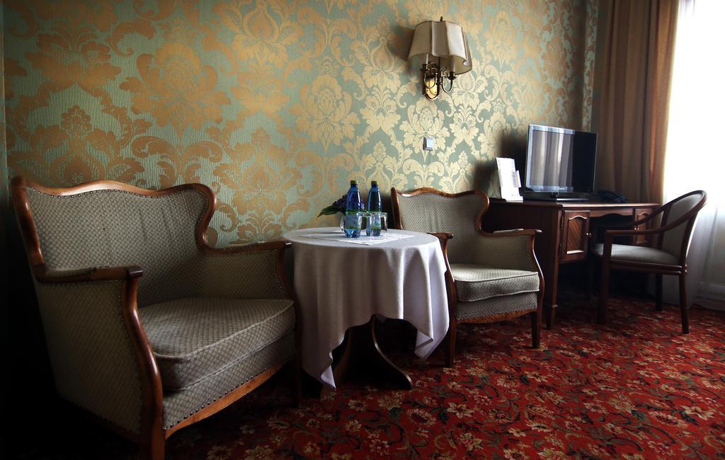 Hotel Płock Buitenkant foto